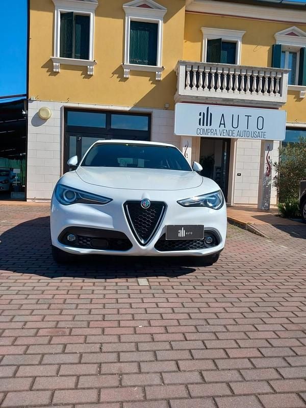 Usata Alfa Romeo Stelvio Business 190 CV (139 kW) 2022 Bianco SUV