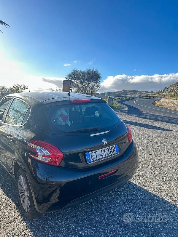 Usata Peugeot 208 82 CV (60 kW) 2012 Nero Utilitaria