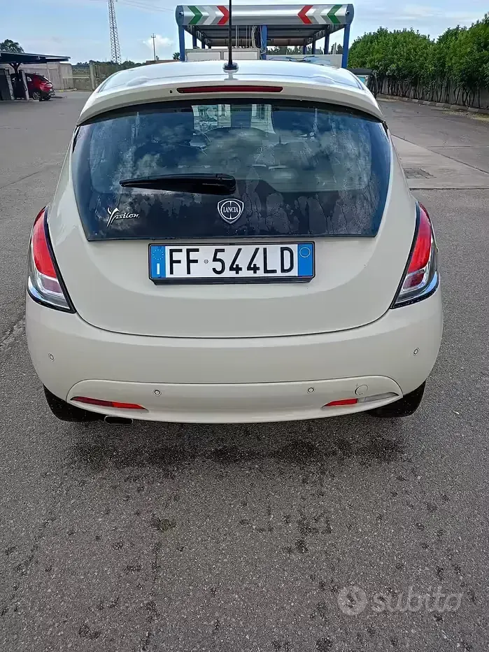 Usata Lancia Ypsilon 69 CV (50 kW) 2016 Utilitaria