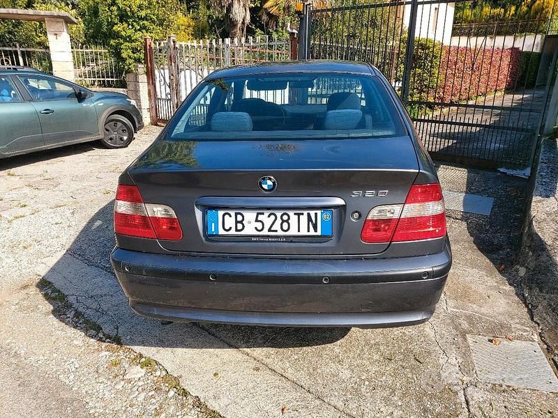 Begagnad BMW 320 150 HK (110 kW) 2002 Grå Sedan