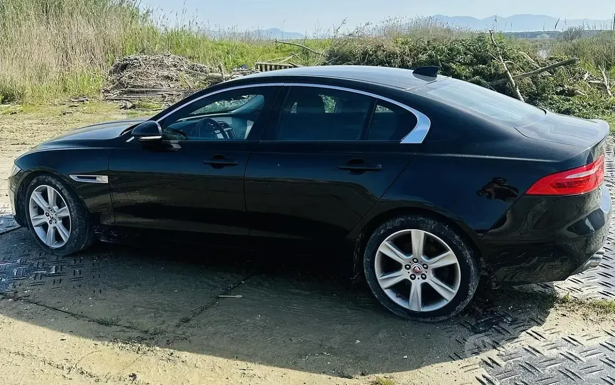 Usata Jaguar XE 180 CV (132 kW) 2016 Nero Berlina