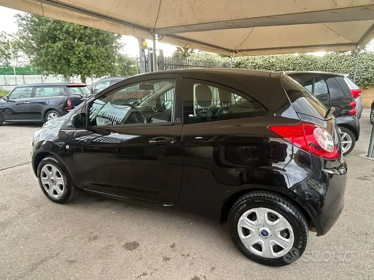 Begagnad Ford Ka Individual 69 HK (50 kW) 2014 Svart Sedan