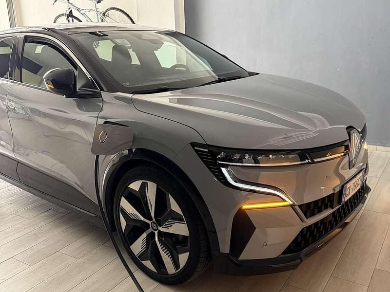 Grigio Usata 2023 Renault Megane E-Tech | 22.999 € (Super prezzo) - Immagine 1/4