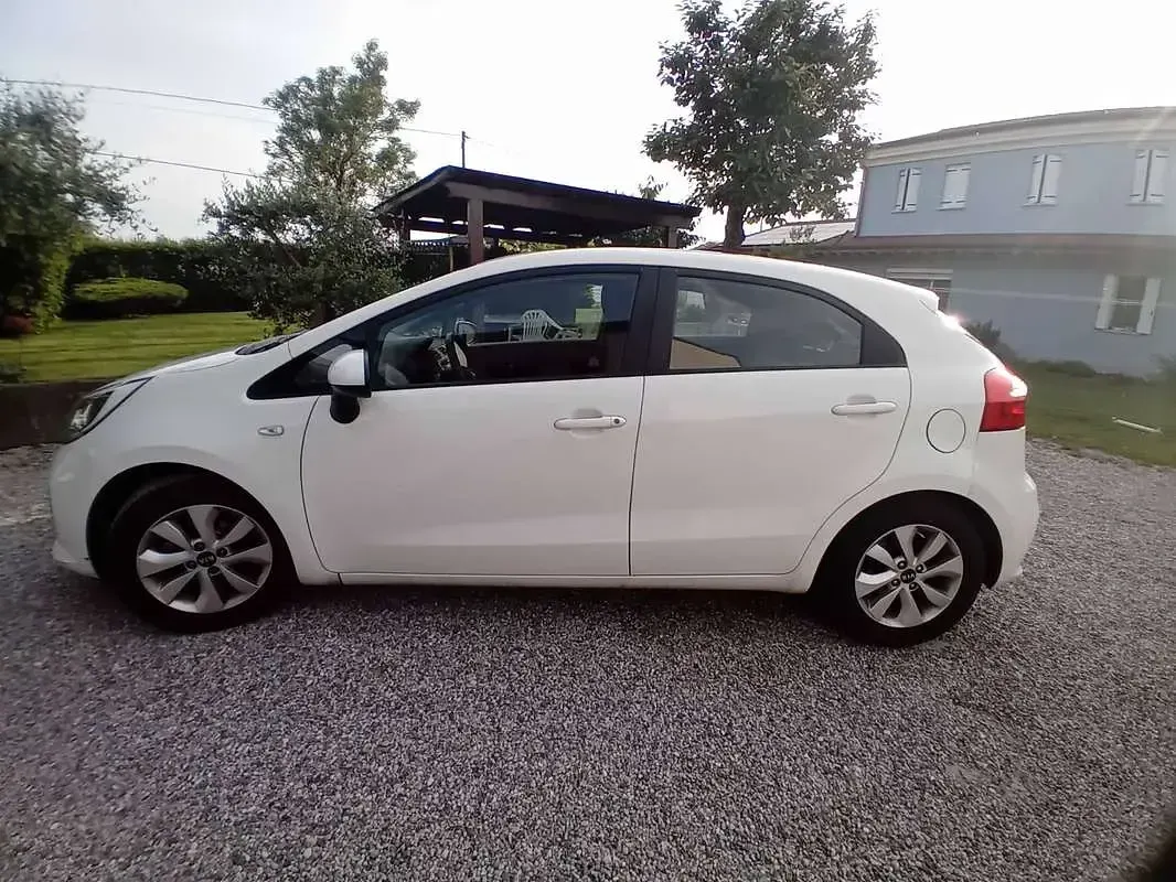 Usata Kia Rio 85 CV (62 kW) 2017 Bianco Berlina