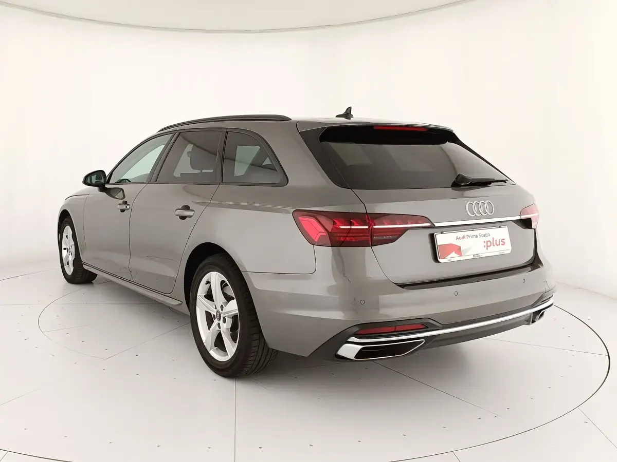 Usata Audi A4 Business 136 CV (100 kW) 2022 Z8 grigio terra metallizzato Station wagon
