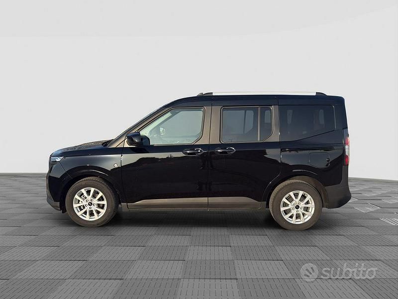 Usata Ford Tourneo Courier Titanium 124 CV (91 kW) 2025 Agate black Monovolume