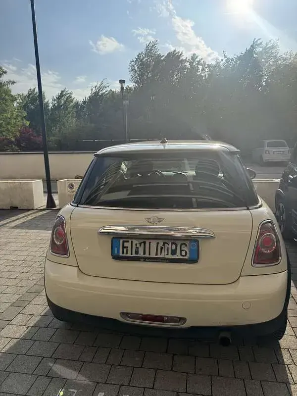 Usata Mini ONE 75 CV (55 kW) 2011 Utilitaria