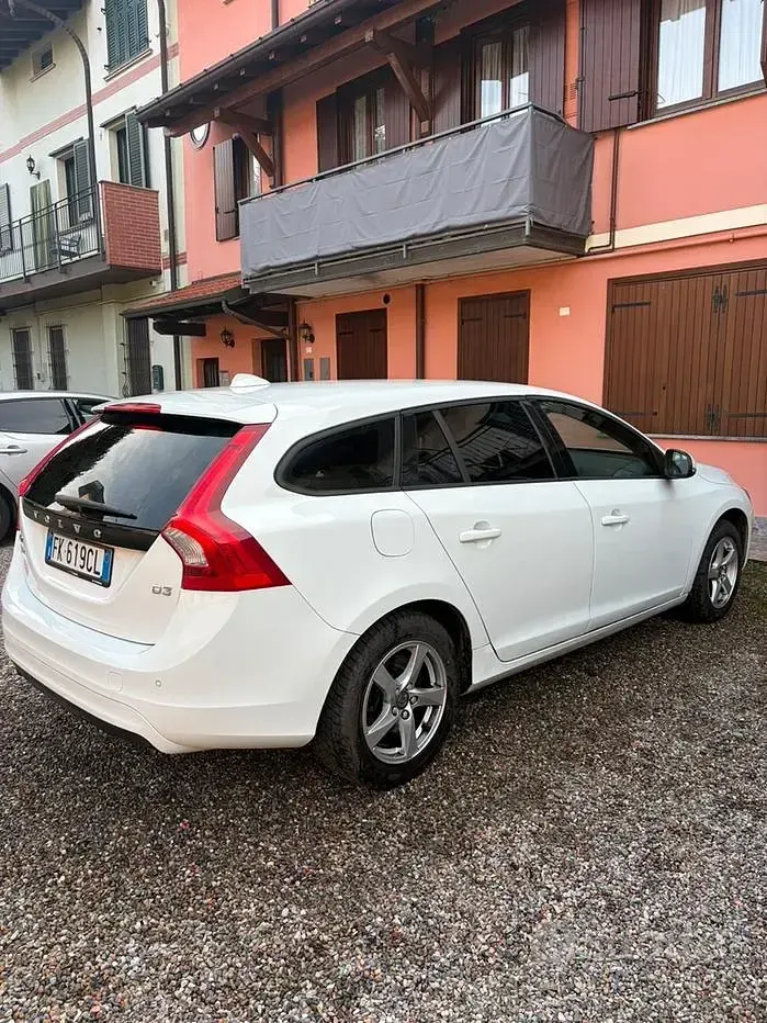 Usata Volvo V60 150 CV (110 kW) 2017 Bianco Station wagon