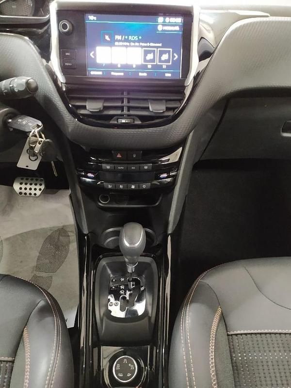 Usata Peugeot 2008 GT-line 110 CV (80 kW) 2019 Argento SUV