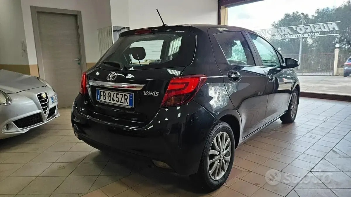 Usata Toyota Yaris Lounge 90 CV (66 kW) 2016 Nero Berlina