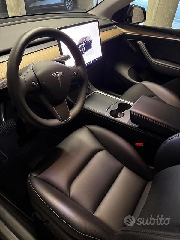 Usata Tesla Model Y RWD 250 kW (340 CV) 2022 Nero SUV