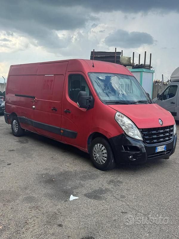 Begagnad Renault Master 2011 Röd Van
