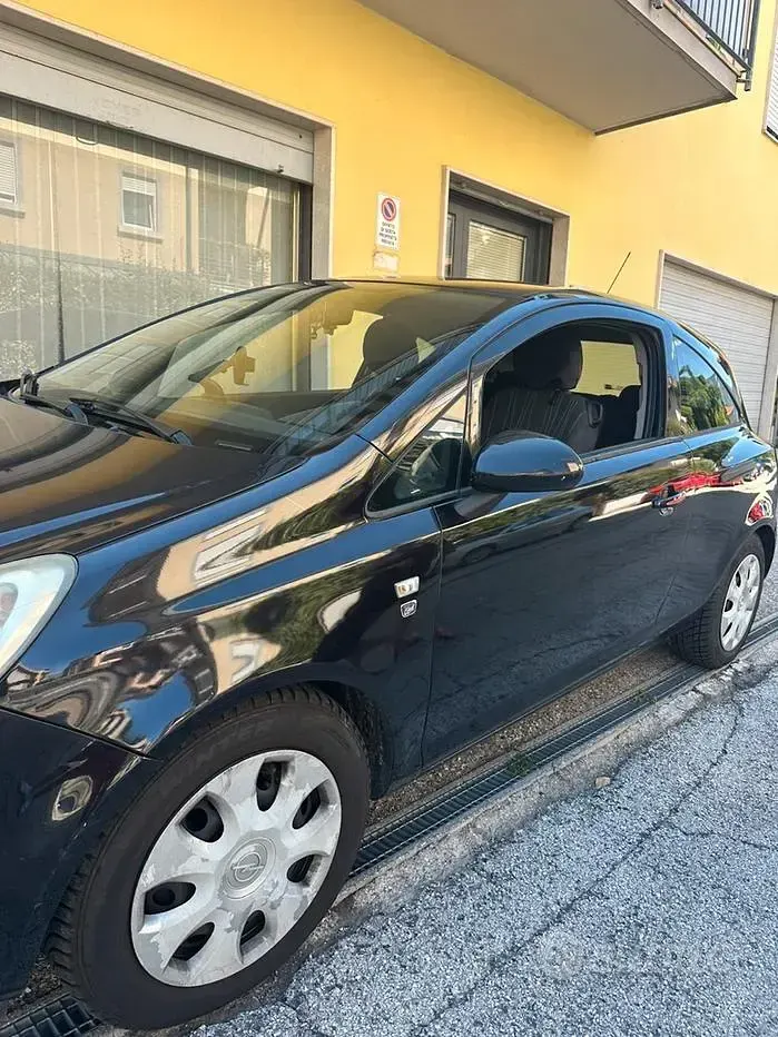 Usata Opel Corsa 80 CV (58 kW) 2010 Nero Utilitaria