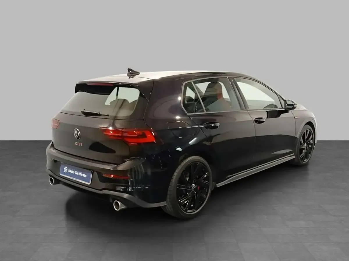 Usata VW Golf VIII GTI 245 CV (180 kW) 2024 Nero metallizzato Berlina