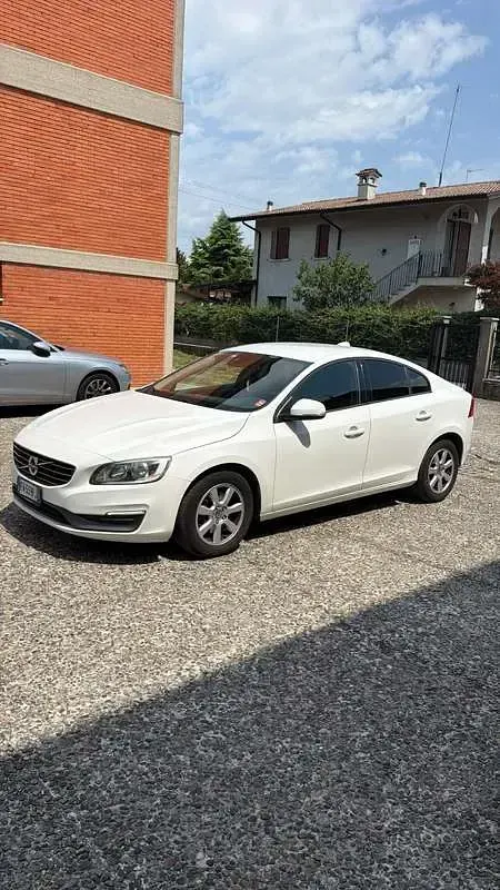 Usata Volvo S60 Kinetic 115 CV (84 kW) 2014 Bianco Berlina