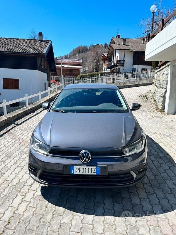 Usata VW Polo Life 95 CV (69 kW) 2023 Grigio Utilitaria