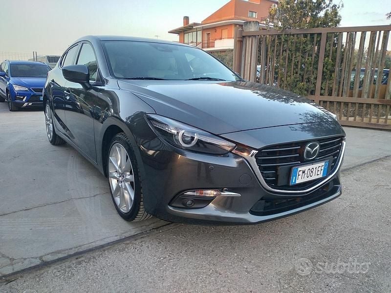 Usata Mazda 3 Exceed 105 CV (77 kW) 2017 Grigio Berlina
