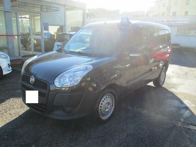 Usata Fiat Doblò 95 CV (69 kW) 2017 Nero pastello Monovolume