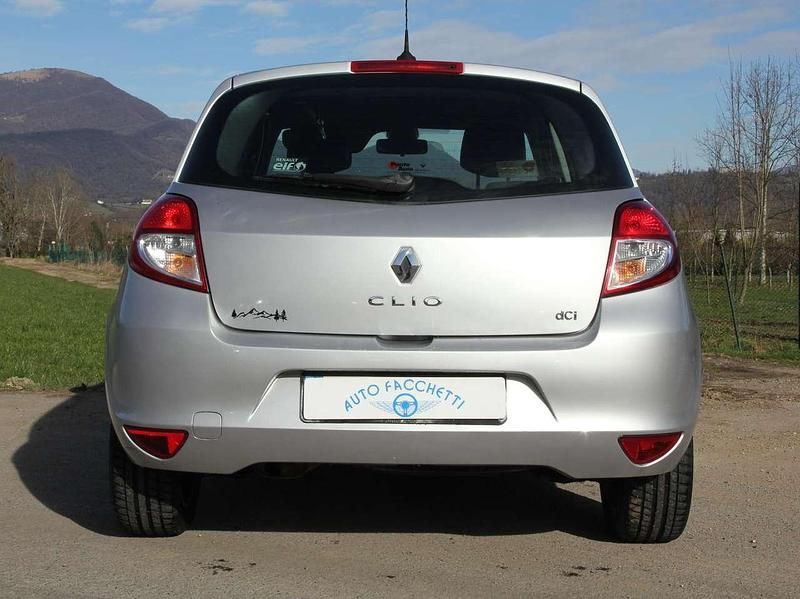 Usata Renault Clio II Dynamique 75 CV (55 kW) 2011 Argento Berlina