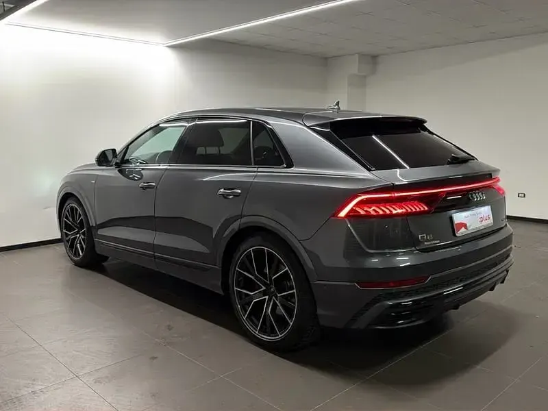 Usata Audi Q8 Sport 286 CV (210 kW) 2022 Grigio SUV