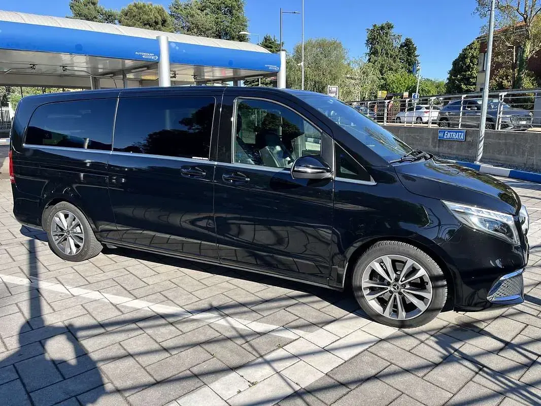 Käytetty Mercedes V300 Avantgarde 239 HP (175 kW) 2021 Tila-auto