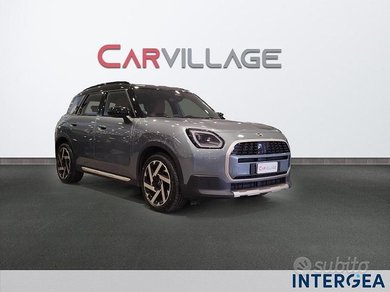 Usata Mini Countryman Favoured 163 CV (119 kW) 2024 Verde SUV