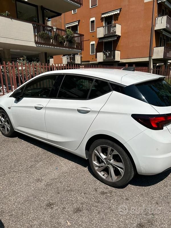 Usata Opel Astra 150 CV (110 kW) 2016 Bianco Berlina