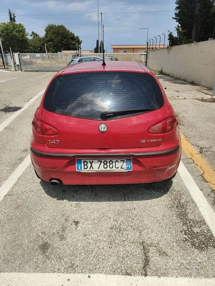 Usata Alfa Romeo 147 120 CV (88 kW) 2001 Rosso Utilitaria
