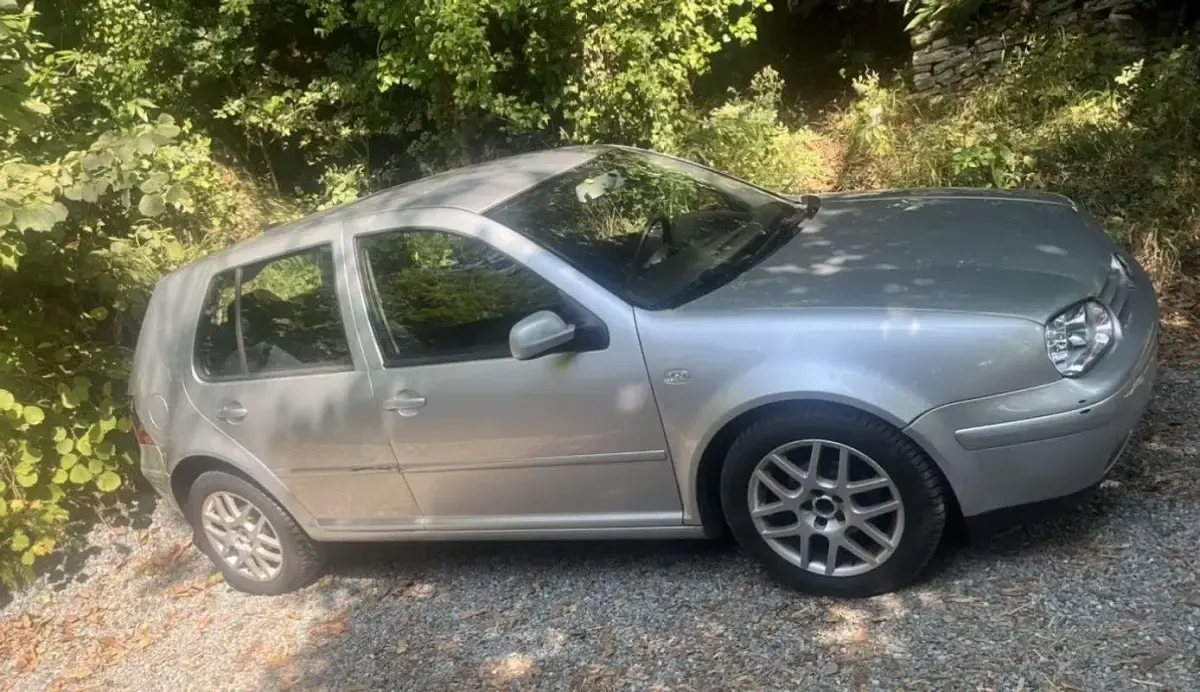 Usata VW Golf IV 105 CV (77 kW) 2003 Berlina