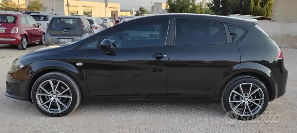 Usata Seat Leon Style 140 CV (102 kW) 2010 Nero Utilitaria