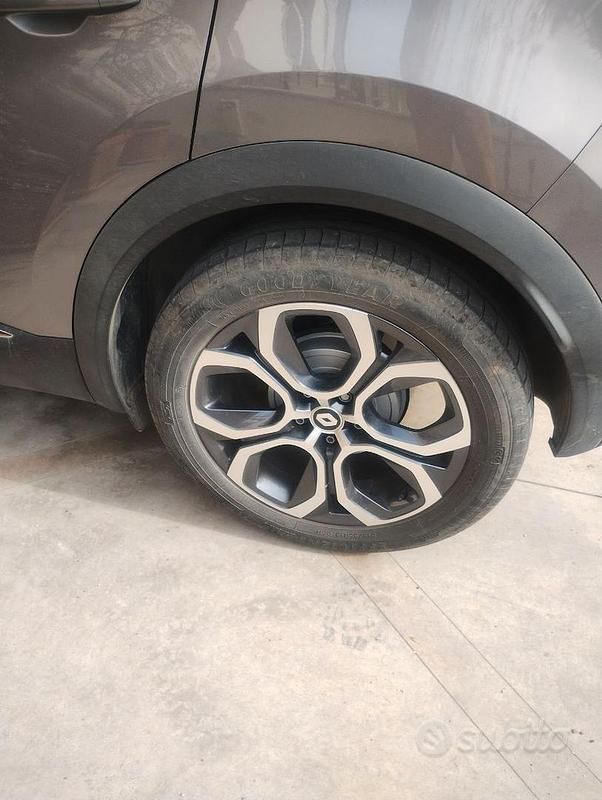 Usata Renault Captur 100 CV (73 kW) 2023 Grigio SUV