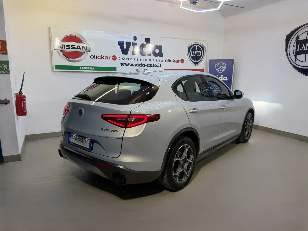 Begagnad Alfa Romeo Stelvio Ti 209 HK (153 kW) 2022 Grå SUV