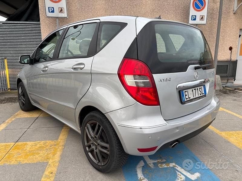 Usata Mercedes A180 Avantgarde 109 CV (80 kW) 2010 Grigio Berlina