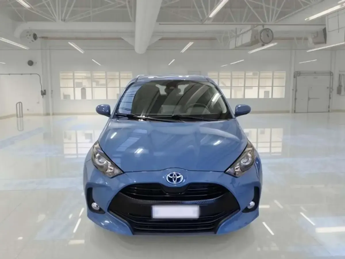 Usata Toyota Yaris Hybrid Business Edition 92 CV (67 kW) 2021 Blu Berlina