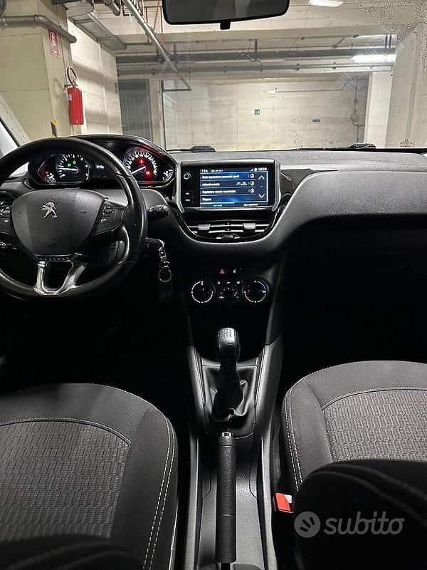 Usata Peugeot 208 Active 75 CV (55 kW) 2018 Blu/azzurro Utilitaria