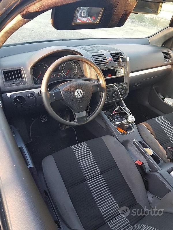 Usata VW Golf V 105 CV (77 kW) 2008 Nero Utilitaria