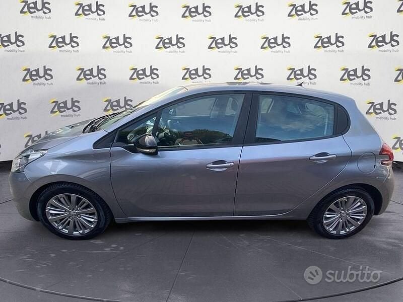 Usata Peugeot 208 Active 102 CV (75 kW) 2019 Grigio Utilitaria