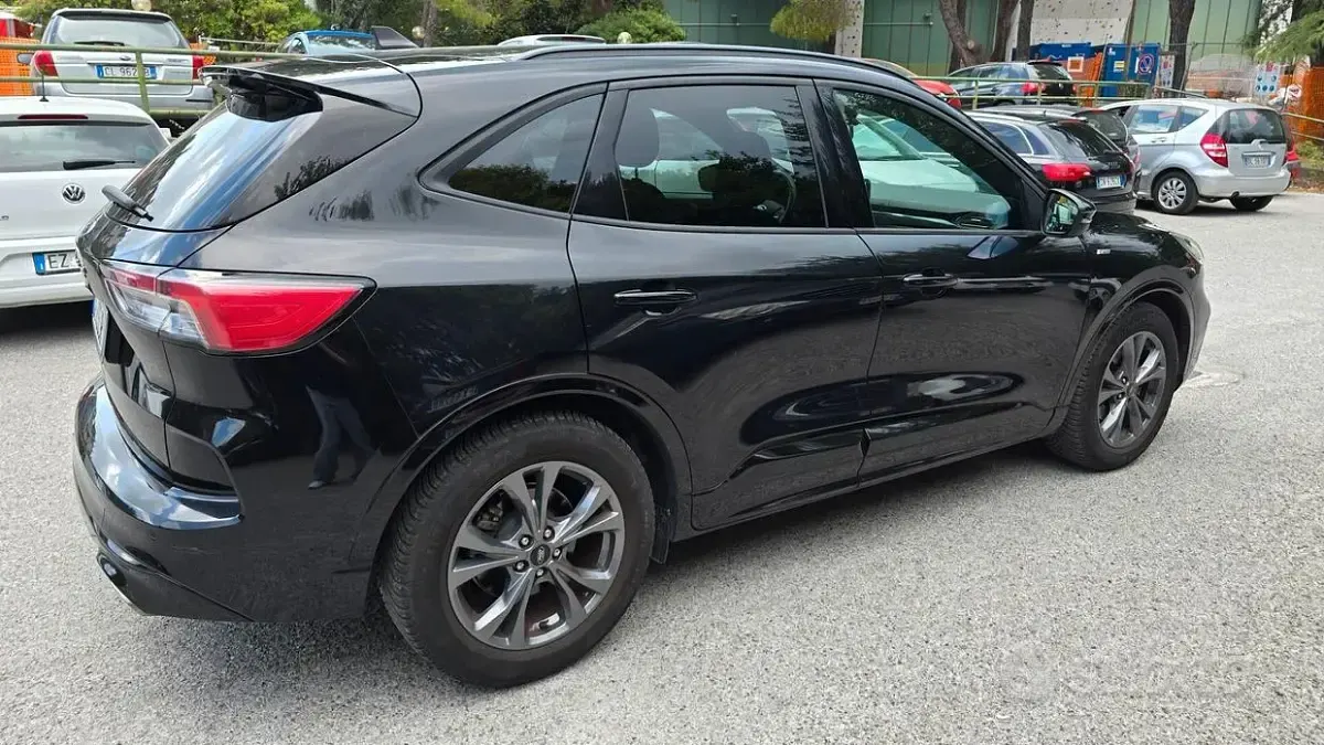 Usata Ford Kuga ST-Line 120 CV (88 kW) 2021 Nero SUV