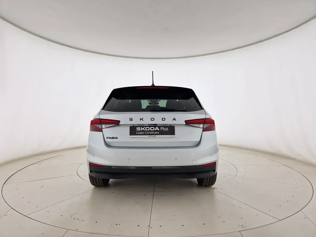 Usata Skoda Fabia 95 CV (69 kW) 2025 Argento brillante metallizzato nero tulipano perlato Utilitaria
