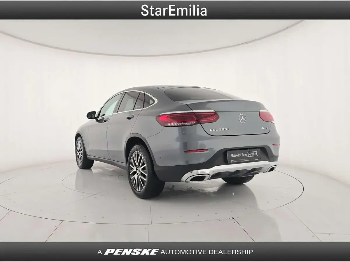 Usata Mercedes GLC300 245 CV (180 kW) 2022 Grigio SUV