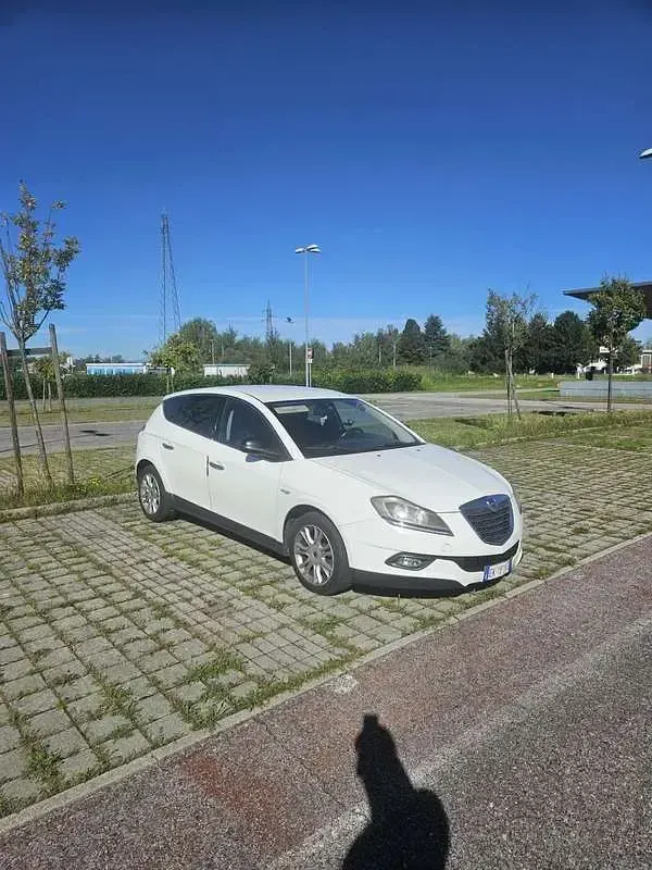Usata Lancia Delta 120 CV (88 kW) 2012 Utilitaria