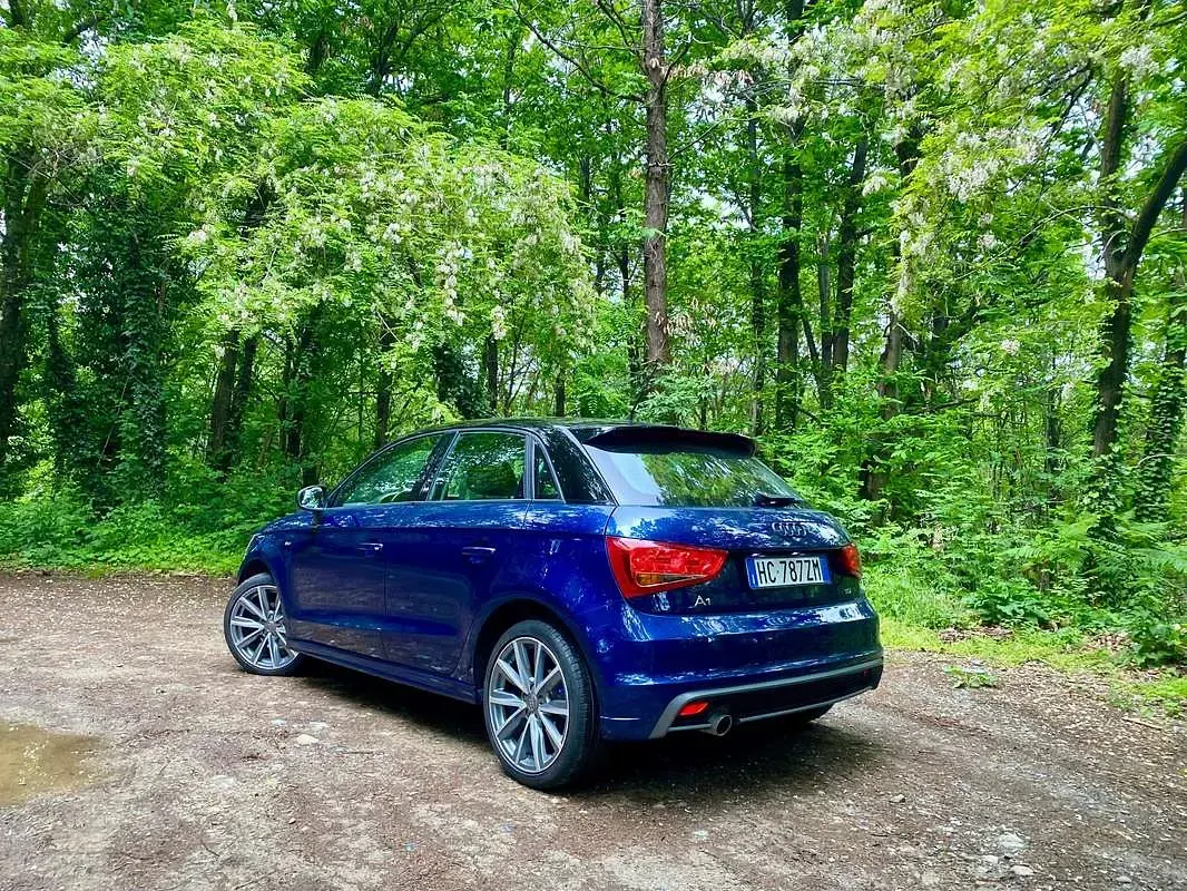 Usata Audi A1 Sportback S-Line 90 CV (66 kW) 2014 Blu/azzurro Utilitaria