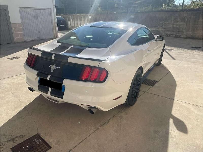 Usata Ford Mustang 305 CV (224 kW) 2017 Bianco Coupé