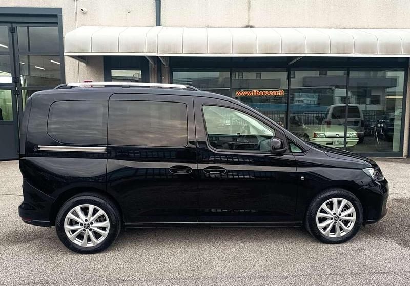 Usata VW Caddy 122 CV (89 kW) 2024 Nero Monovolume