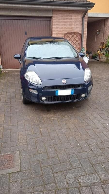 Blu Usata 2017 Fiat Grande Punto Active Due volumi | 5500 € (Buon prezzo) - Immagine 1/4