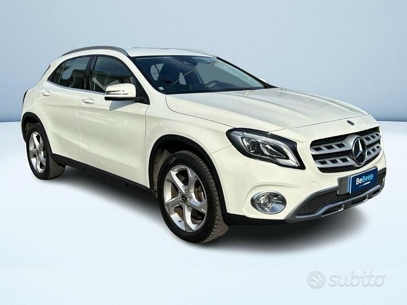 Usata Mercedes GLA200 135 CV (99 kW) 2017 Bianco SUV