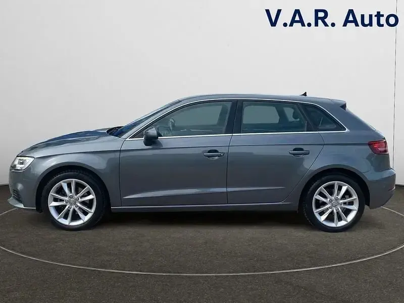 Gebraucht Audi A3 Sport 116 PS (85 kW) 2018 Other Limousine