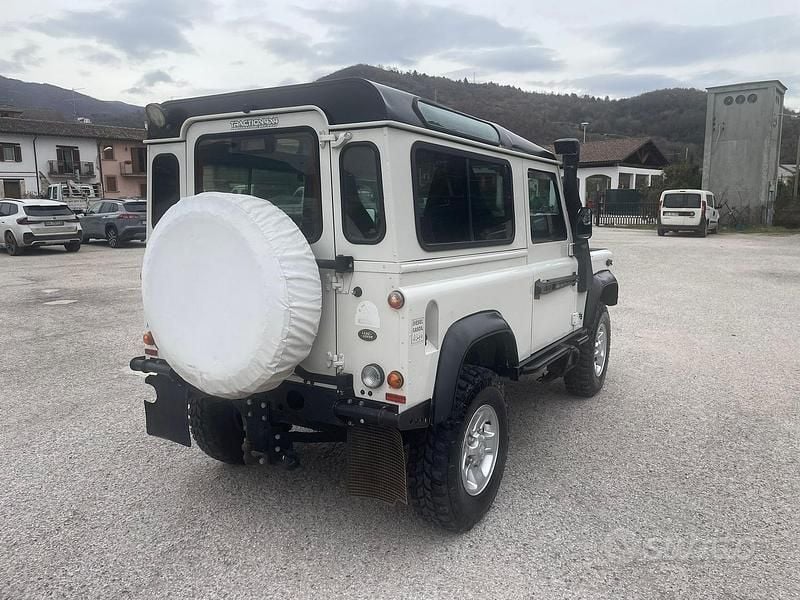Usata Land Rover Defender 122 CV (89 kW) 2006 SUV