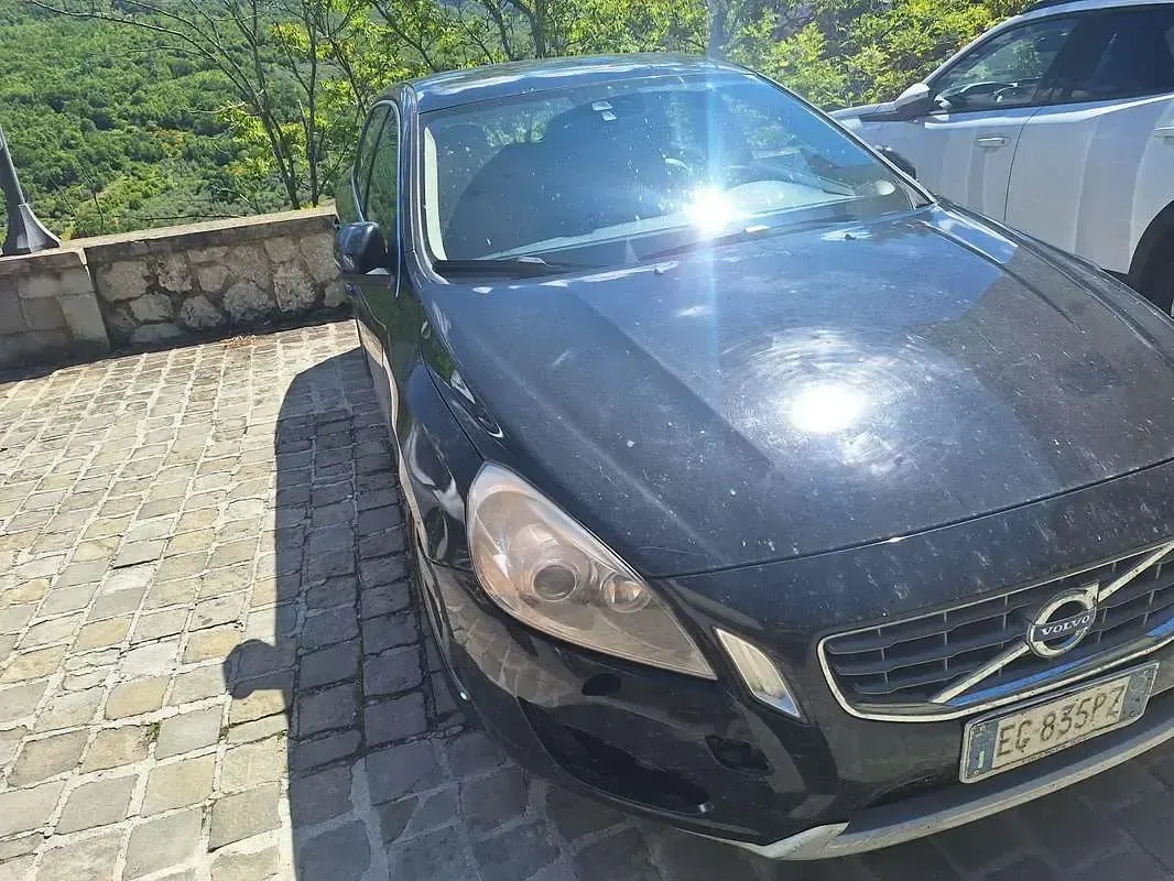 Usata Volvo V60 Momentum 163 CV (119 kW) 2011 Nero Station wagon
