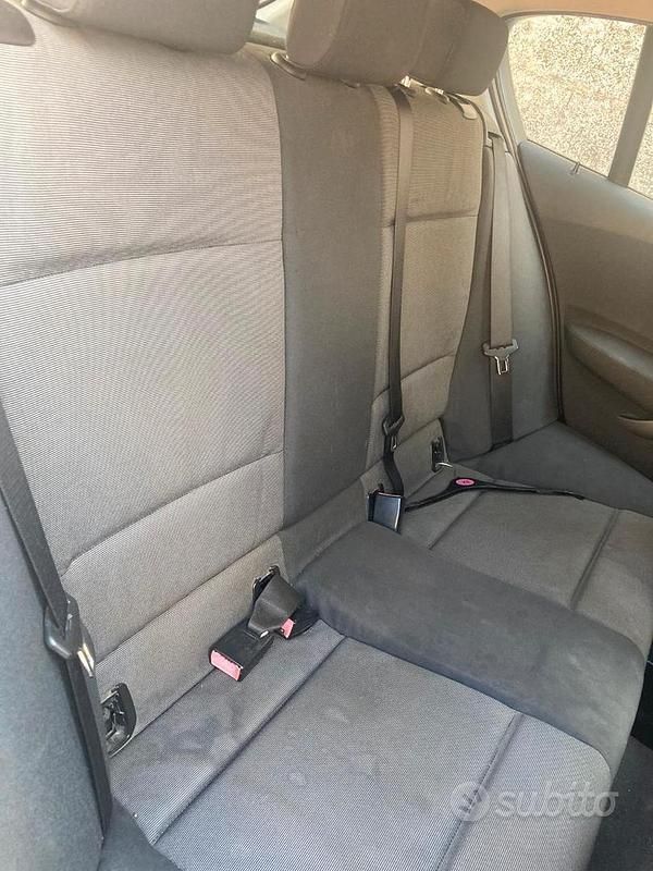 Usata BMW 118 122 CV (89 kW) 2006 Utilitaria